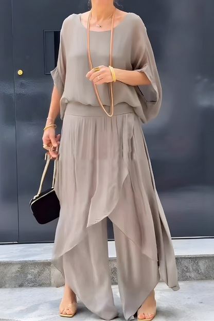 Carlotte™ | Losvallende top & wijde broek met split – chiffon tweedelige set
